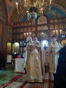 Parintele Cristian cu Sfintele Taine (2)